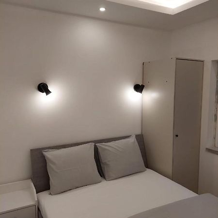Lisbon South Bay Rooms Almada Exterior photo