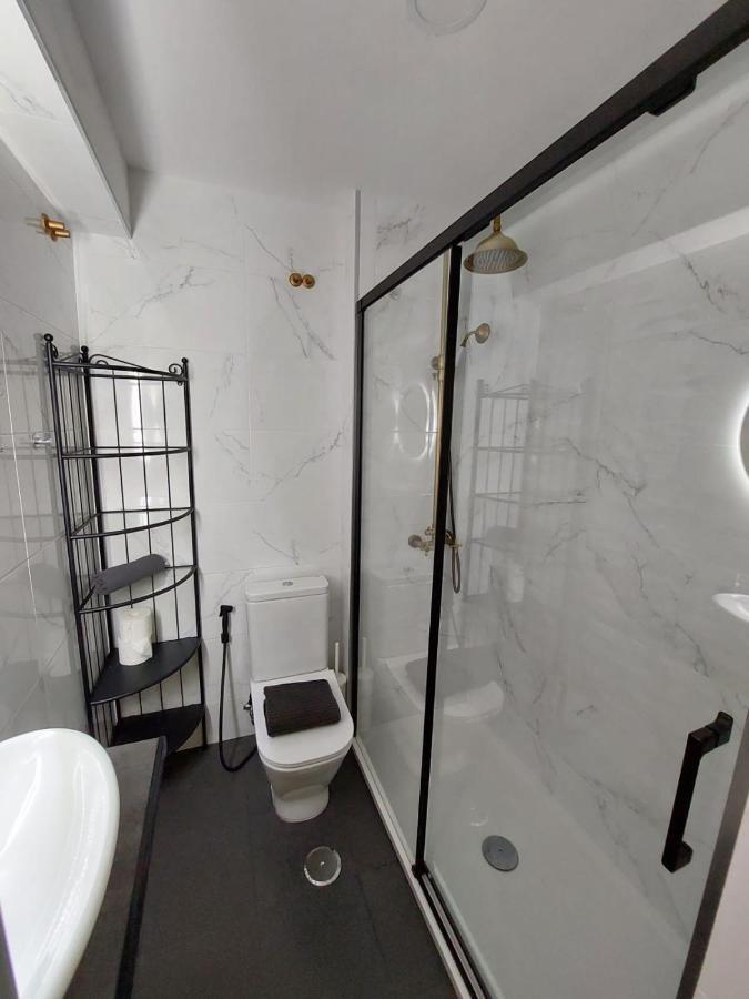 Lisbon South Bay Rooms Almada Exterior photo