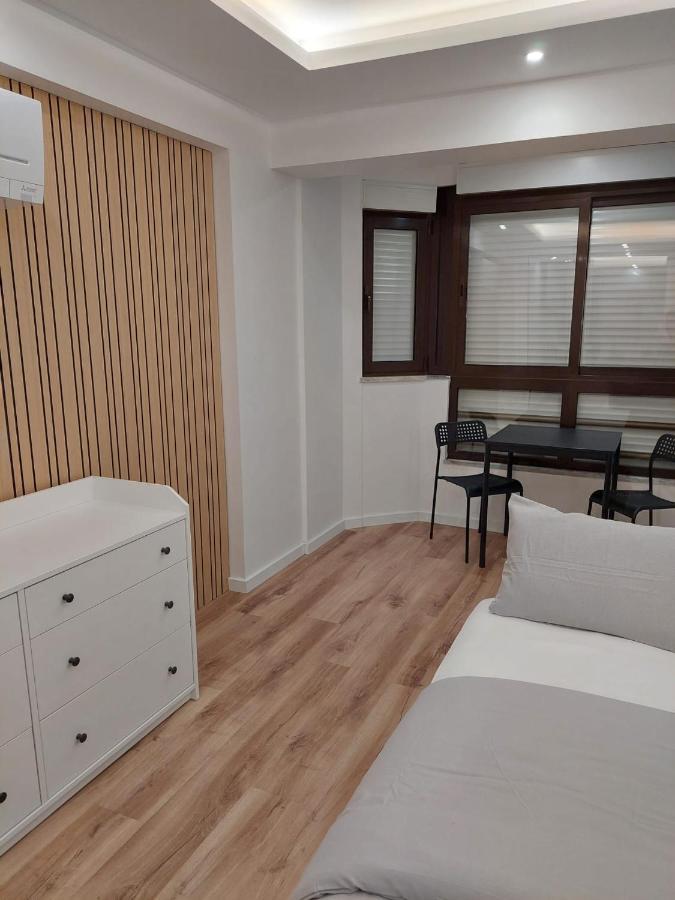 Lisbon South Bay Rooms Almada Exterior photo